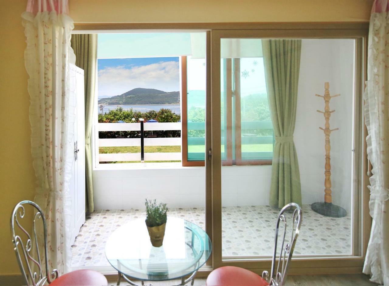 Tongyeong Paper Island Pension Extérieur photo