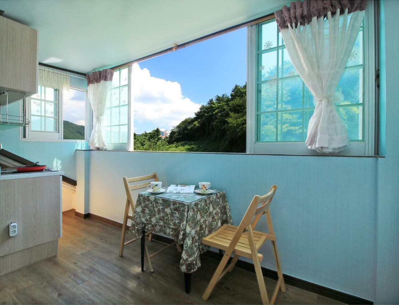 Tongyeong Paper Island Pension Extérieur photo