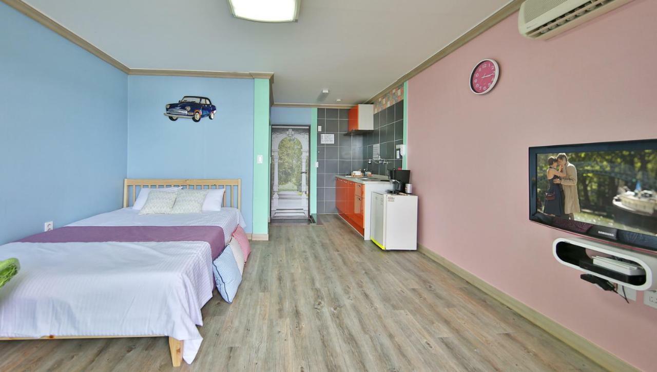 Tongyeong Paper Island Pension Extérieur photo