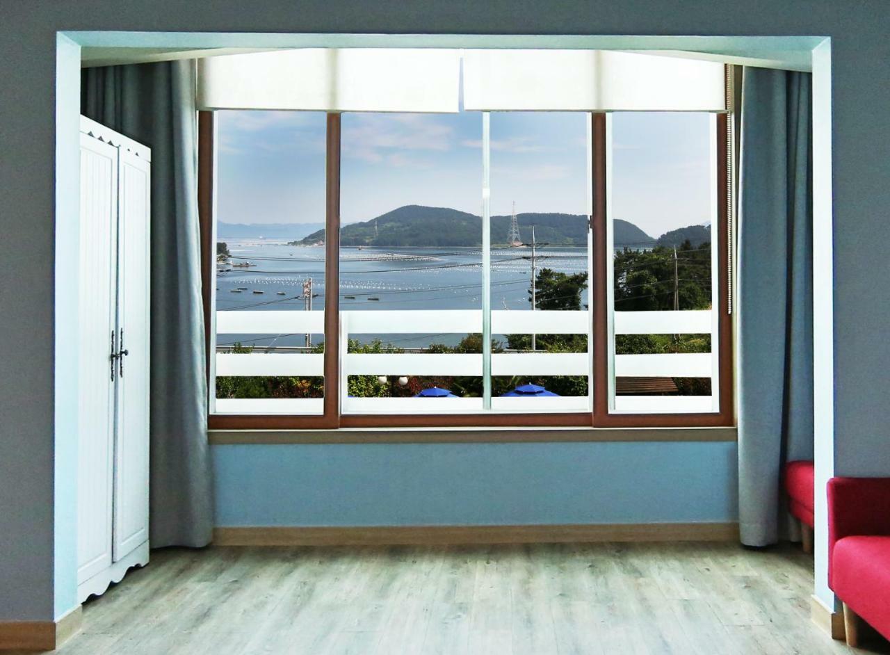 Tongyeong Paper Island Pension Extérieur photo