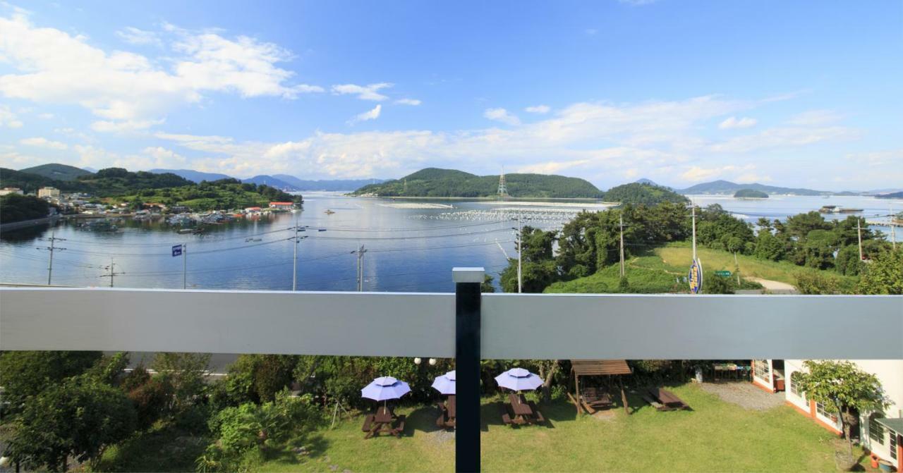 Tongyeong Paper Island Pension Extérieur photo